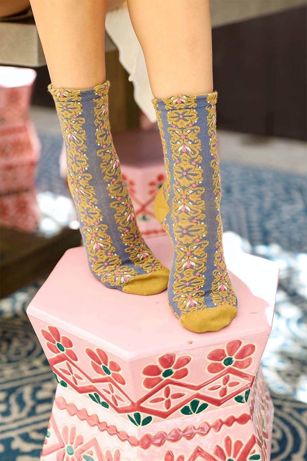 Embroidered Flower Pattern Socks: Maroon